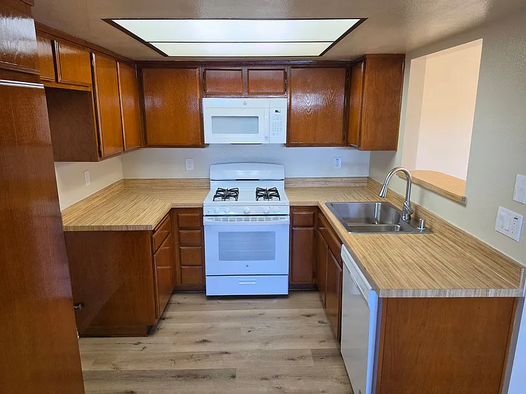 3601-3609 Howard Ave — Photo 17