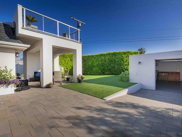 5366 Chelsea St — Photo 34