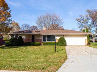 5660 Knollwood Rd, Rockford, IL 61107