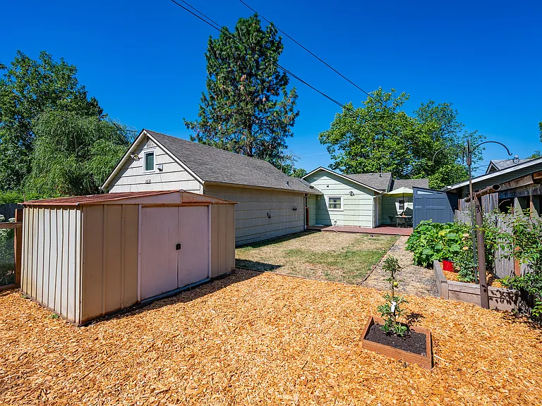 2431 Potter St — Photo 30