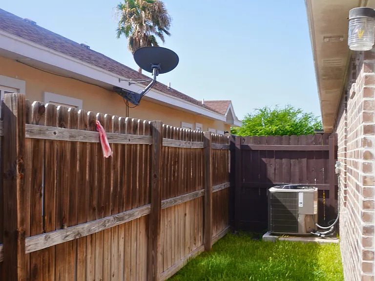 2802 Primrose Ave #1 — Photo 21