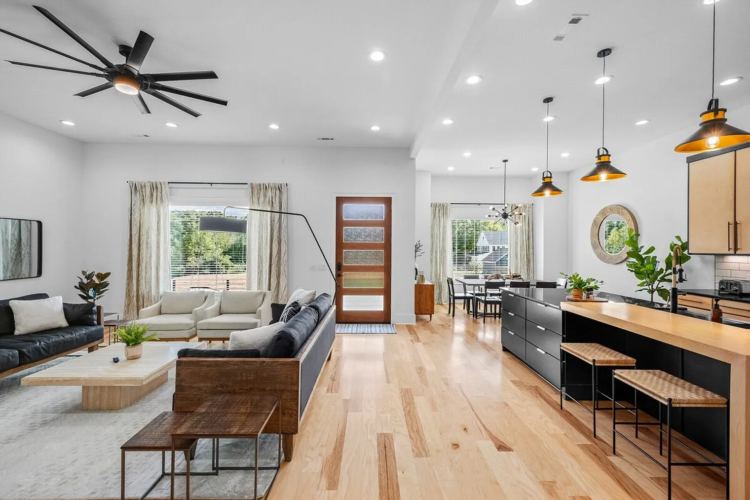 4 bed, 3.0 bath, 3326 sqft, $8,687 — Photo 3