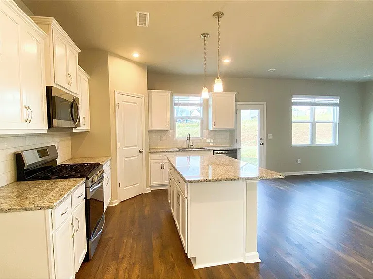 205 Stornoway Ln — Photo 6