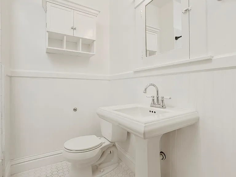 584 N Lafayette St — Photo 12