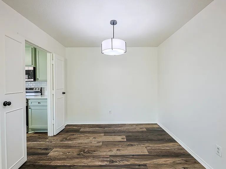 8308 Albany Ave — Photo 31