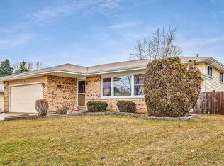 1824 Trail Ridge St, Arlington Heights, IL 60004