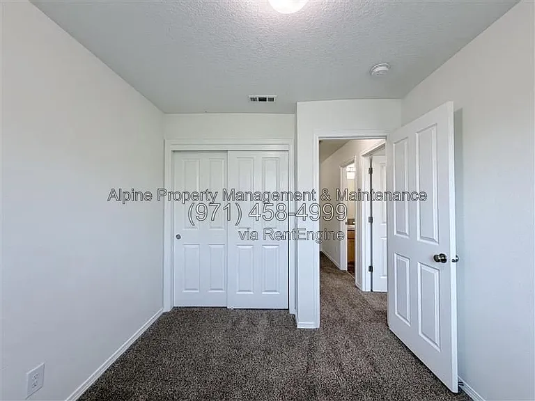 210 NW Connell Ave — Photo 22