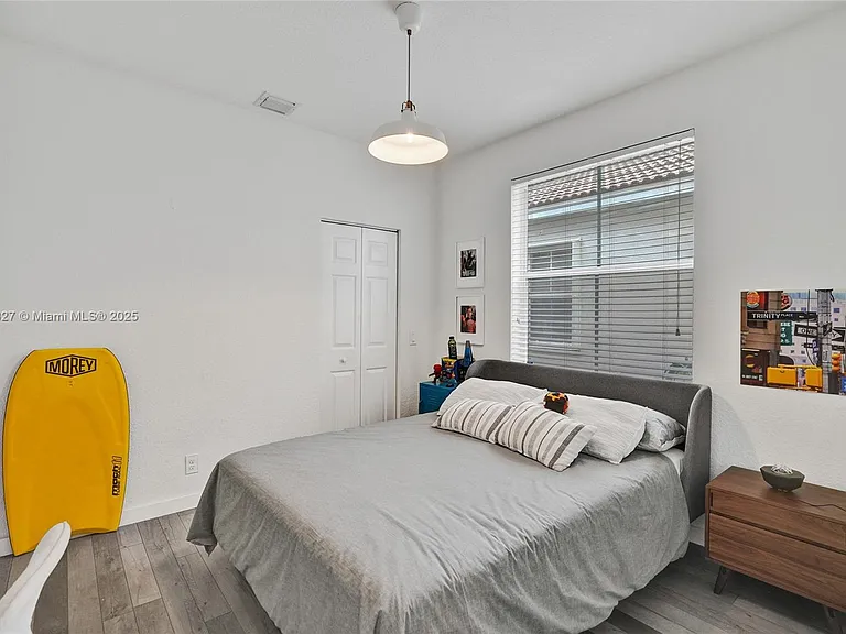 1725 Winterberry Ln — Photo 37