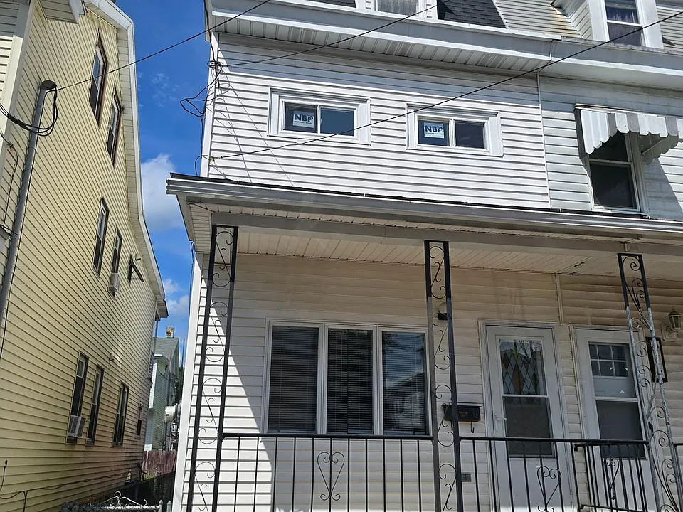 412 Carbon St