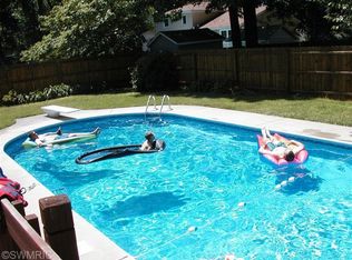 1085 Ivanhoe Dr, Muskegon, MI 49445