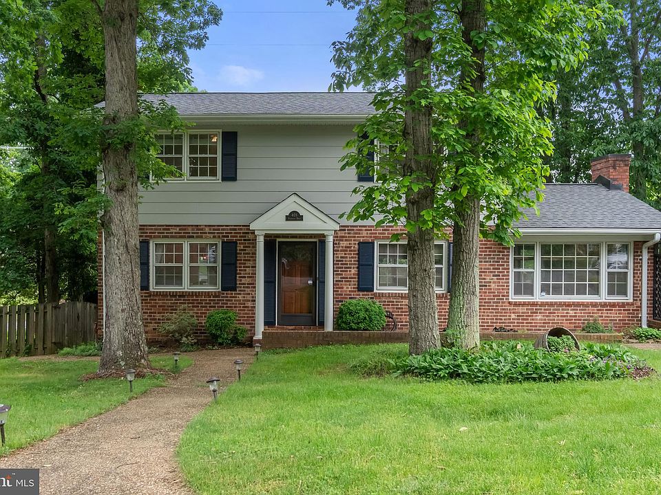 1st image of 401 Deerwood Dr