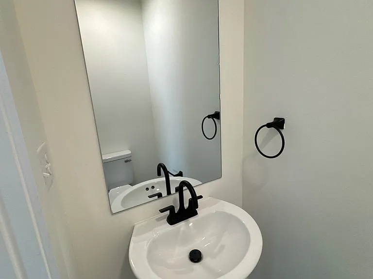 135 Edgewood Ave — Photo 16