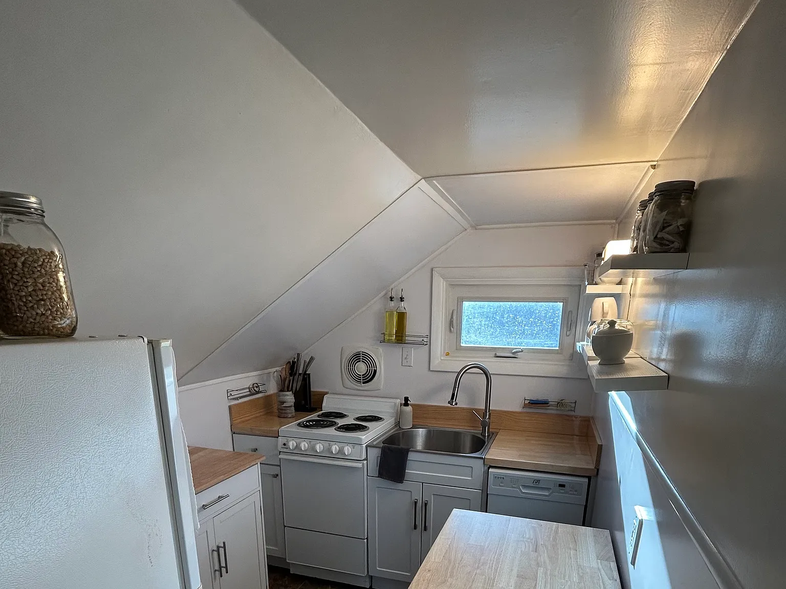 1 bed, 400 sqft, $1,325 — Photo 2