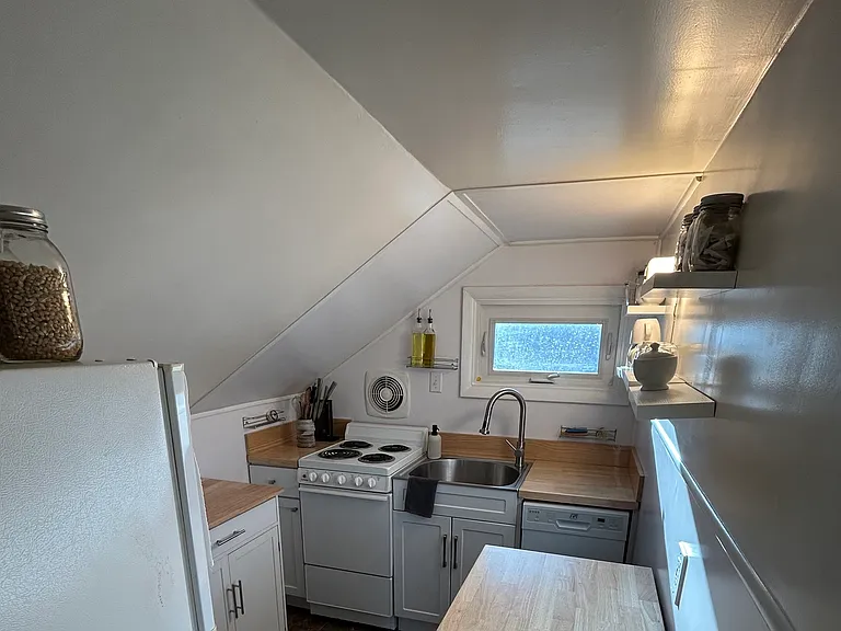 686 Bloom Rd #301 — Photo 2