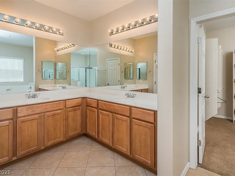 8229 Oakshire St — Photo 10