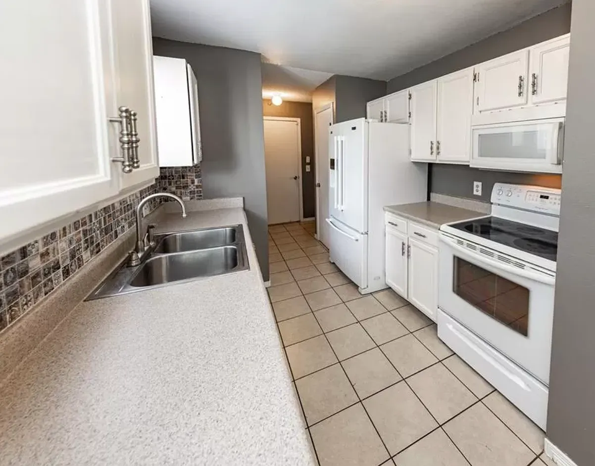 3 bed, 1714 sqft, $1,100 — Photo 4