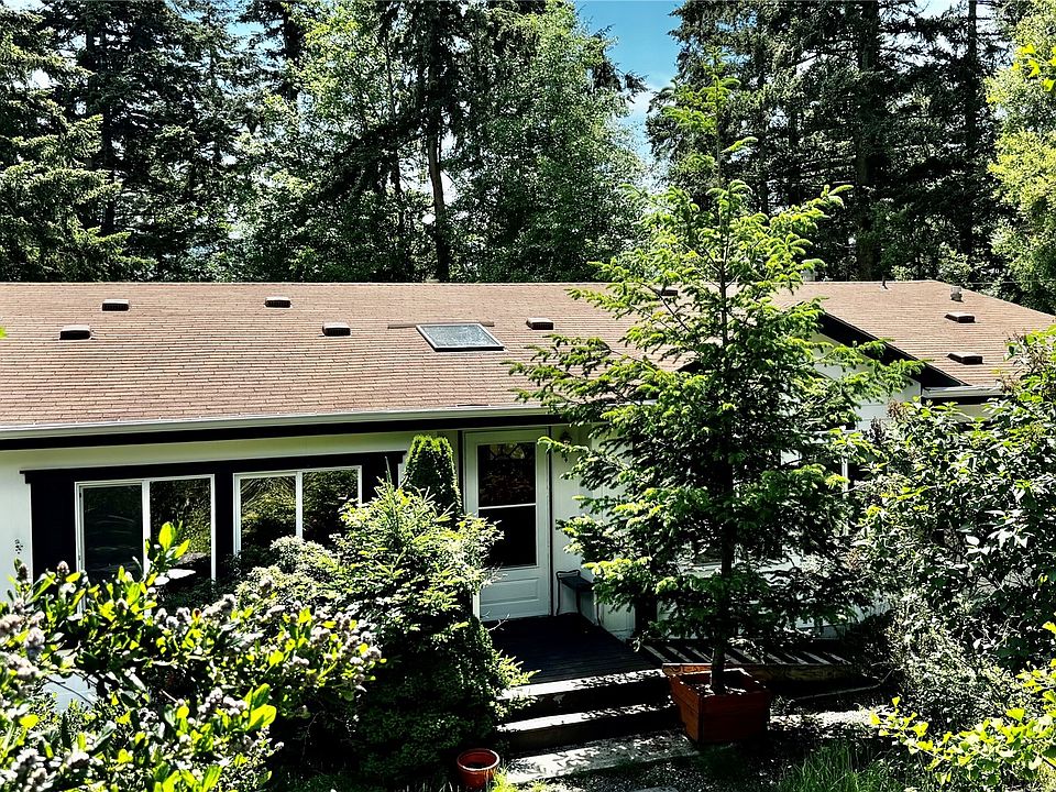 1st image of 820 Delphinium Drive