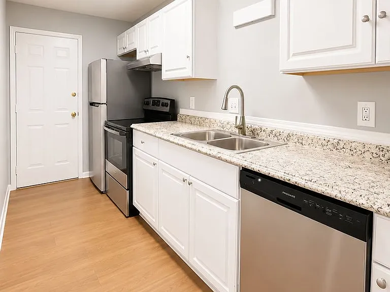 412 Fairfax Dr #6 — Photo 61