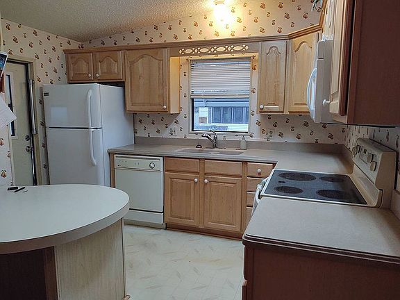 2nd image of 24 Sea Fern Dr #225
