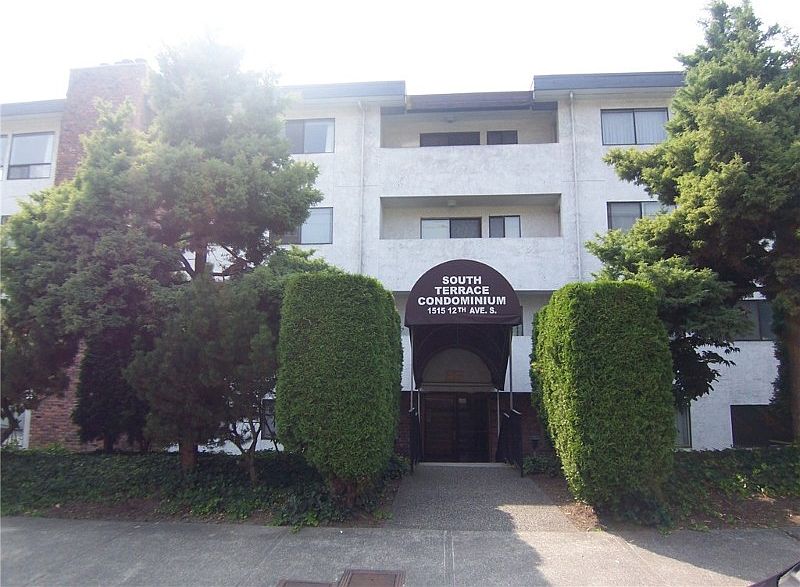 Top floor unit in the rarely-available South Terrace Condominium. Convenient location witih easy access to I-5, I-90, International District, and downtown.