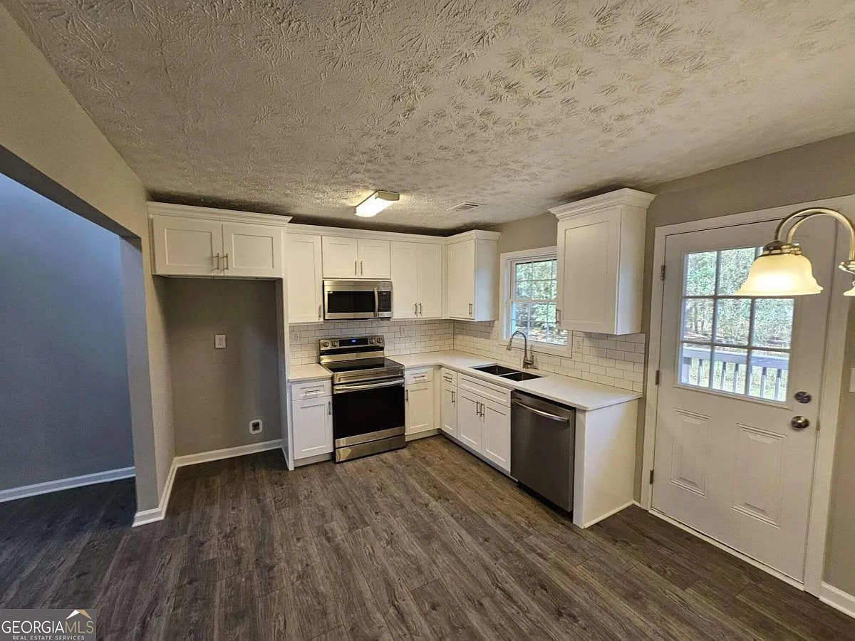 162 Ashmore Dr — Photo 4