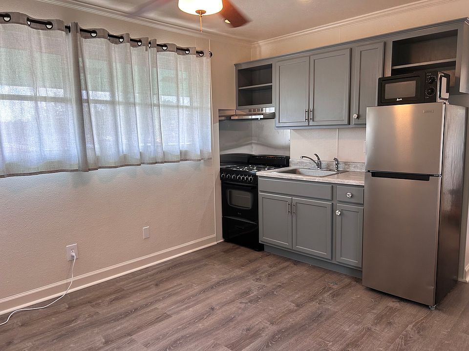 2nd image of 9321 Bellewood St