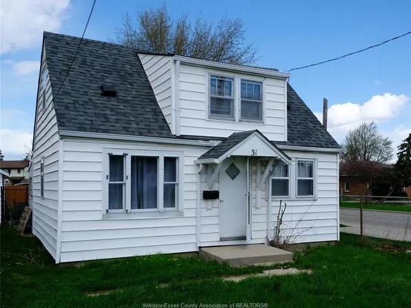 31 Maidstone Ave E, Essex, ON N8M 2J3
