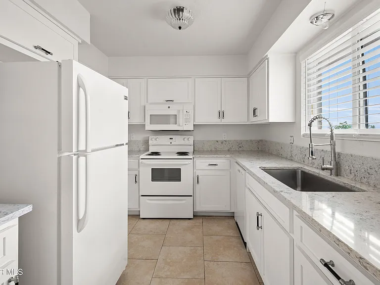 7139 Orizaba Ave — Photo 6