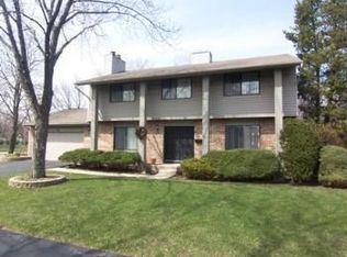 622 E Granville Ave, Roselle, IL 60172