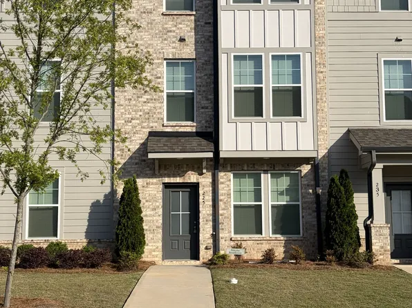 225 Cobalt Dr, Fayetteville, GA 30214