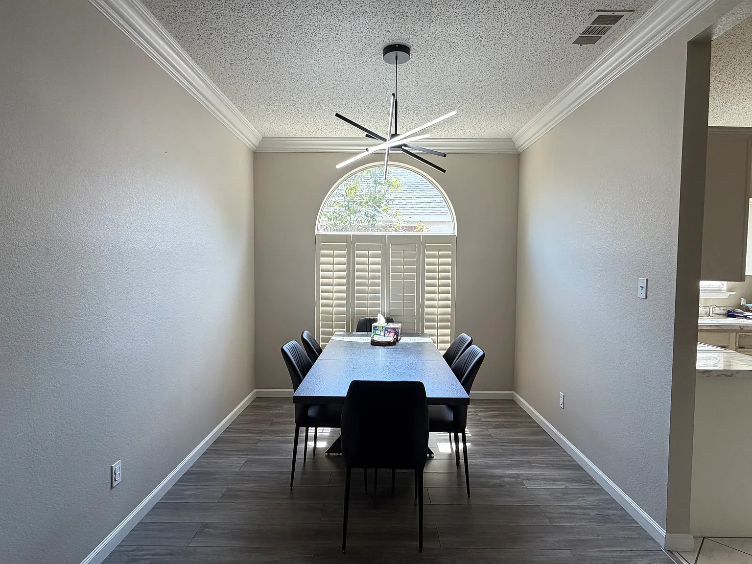 4 bed, 2100 sqft, $2,495 — Photo 4
