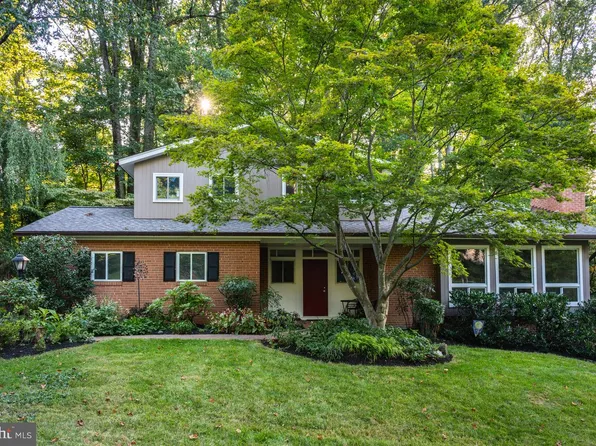 9115 Santayana Dr, Fairfax, VA 22031