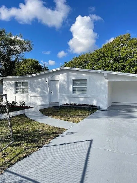 4 bed, 2.0 bath, 1346 sqft, $2,900 — Photo 4