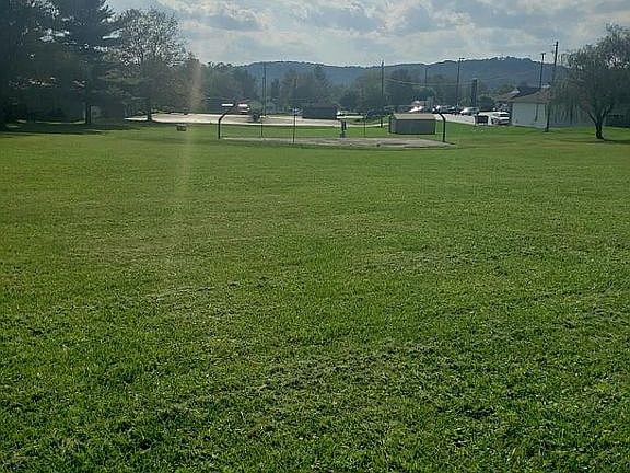 4th image of 99 Woodland Dr