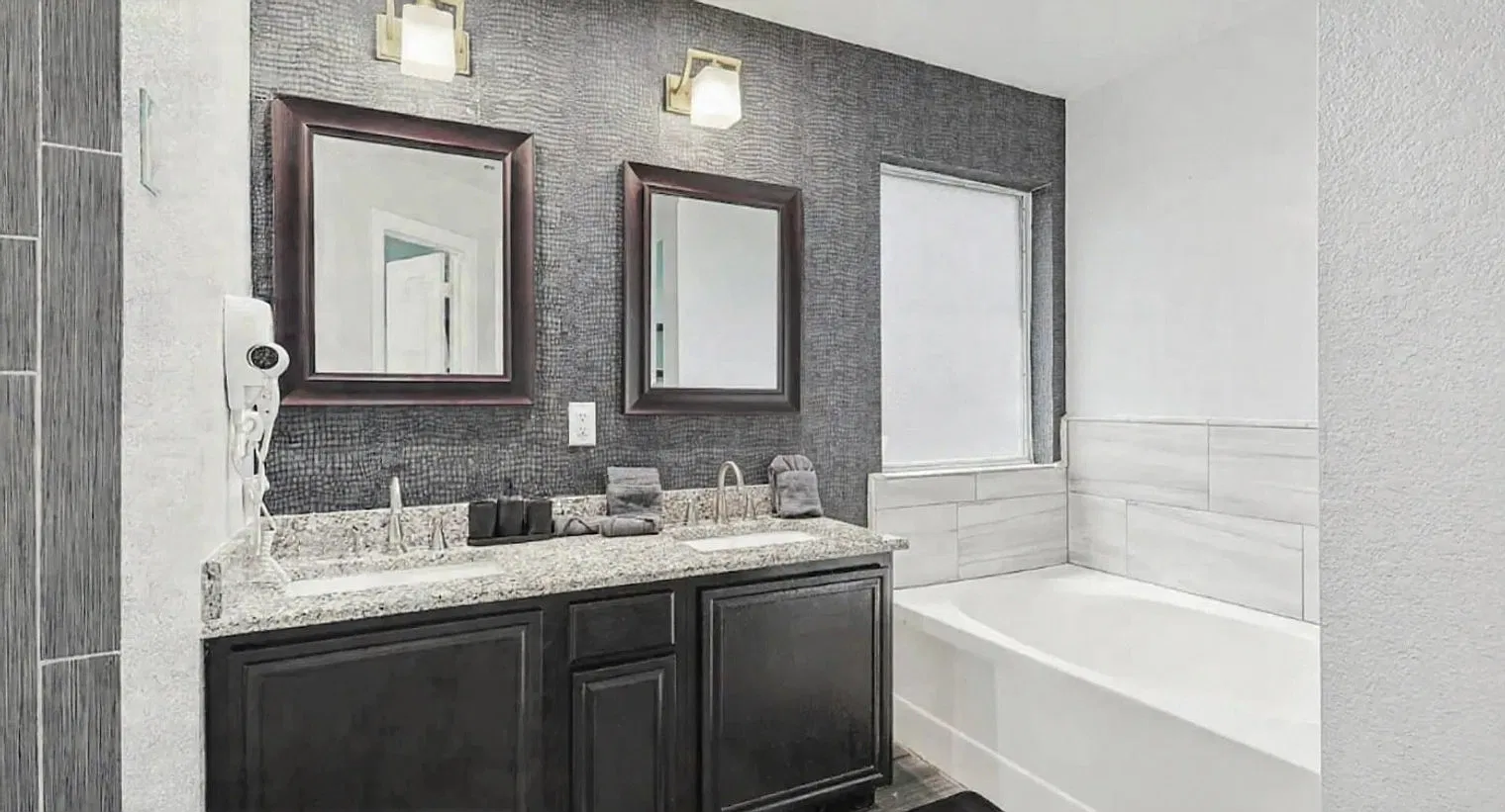 5 bed, 2.0 bath, 2174 sqft, $8,227 — Photo 2