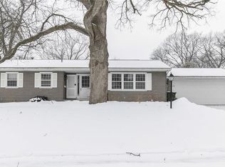 2401 Kilimanjaro Dr NE, Cedar Rapids, IA 52402