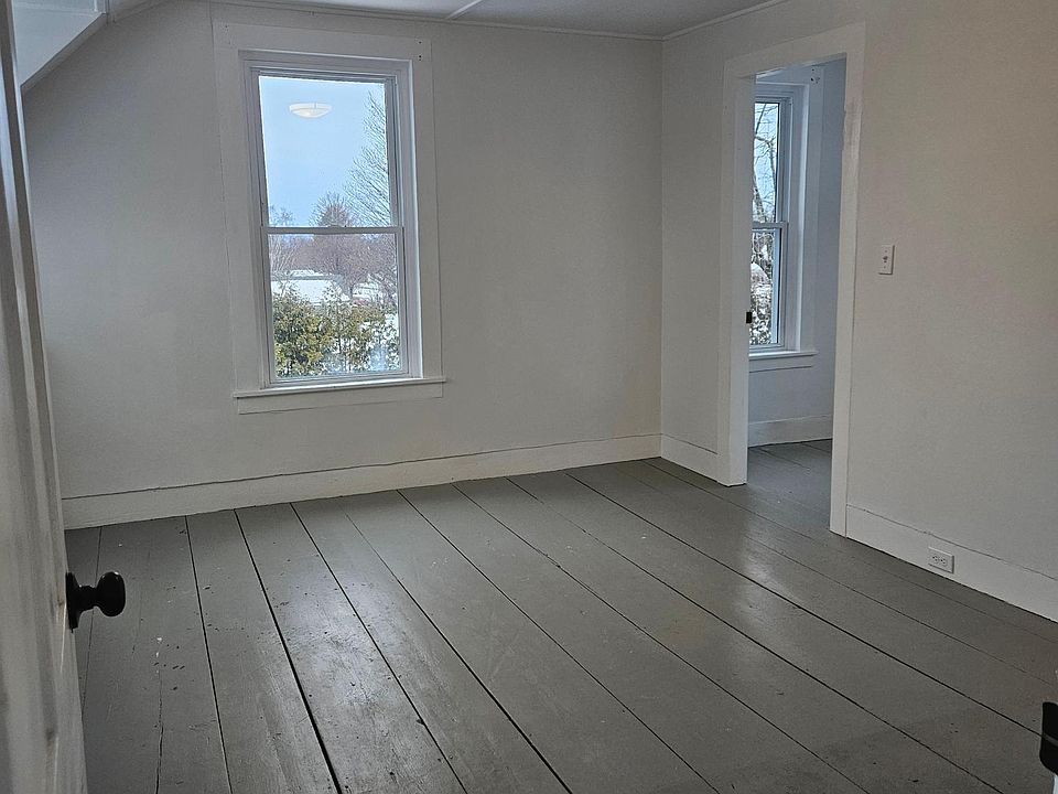 2 good sized bedrooms, one smaller one