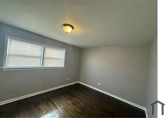 8223 S Exchange Ave #8 — Photo 3