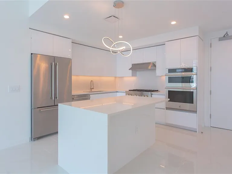 400 Central Ave #1806 — Photo 3