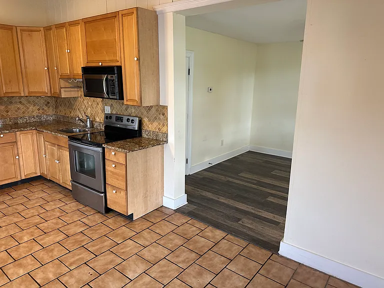 15215 Edwards Ferry Rd — Photo 5