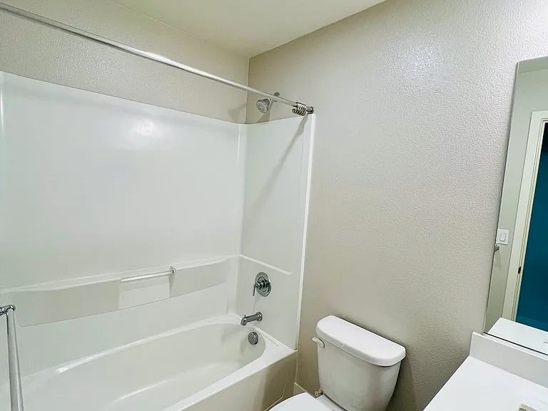 1490 Bond St — Photo 9