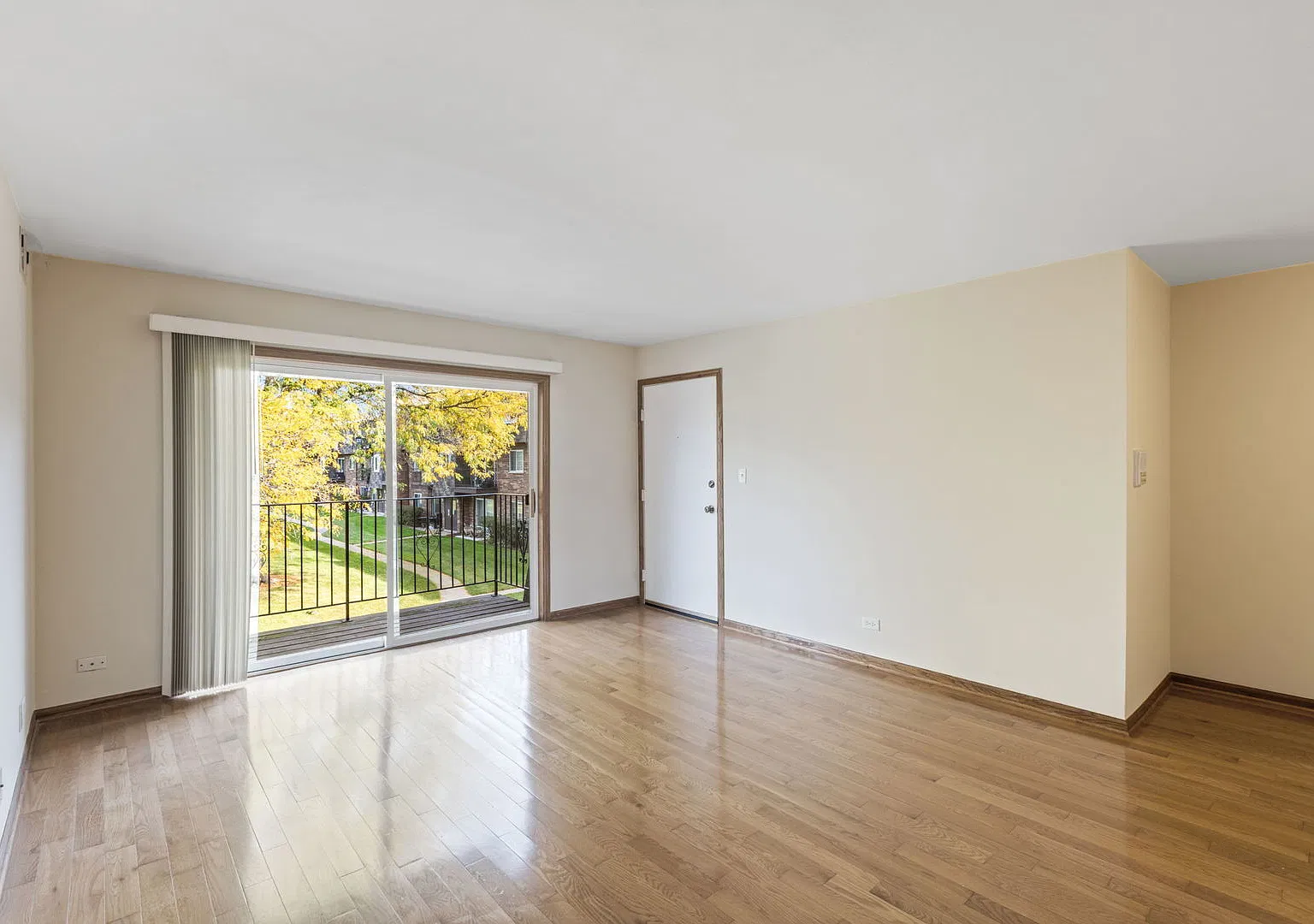 2 bed, 1050 sqft, $1,800 — Photo 4