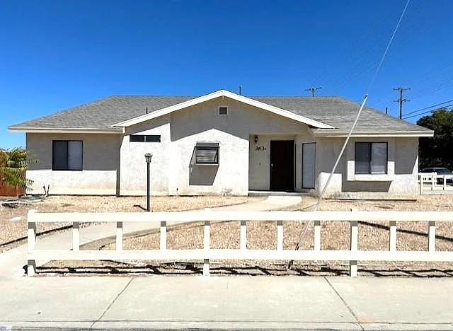 363 S Gilbert St #B — Photo 1