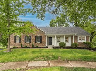 1964 Farm Valley Dr, Chesterfield, MO