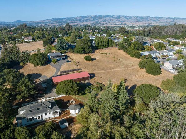 1375 Gossage Avenue - 4bd/4ba - in Petaluma, CA