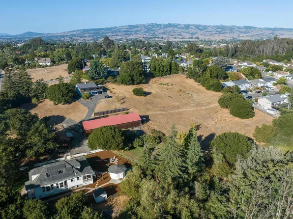 1375 Gossage Avenue, Petaluma, CA 94952