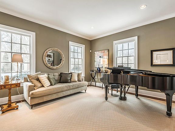 5th image of 7690 Sutton Pl