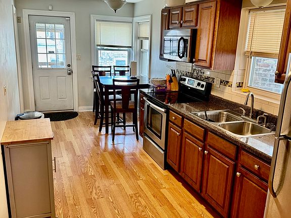 5th image of 3556 W Dickens Ave
