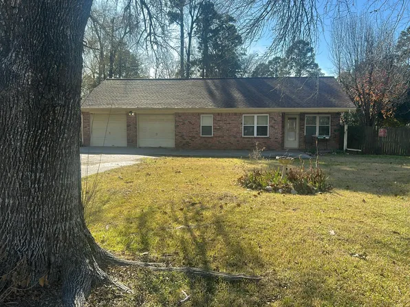 325 Pine Harbor Dr, Onalaska, TX 77360