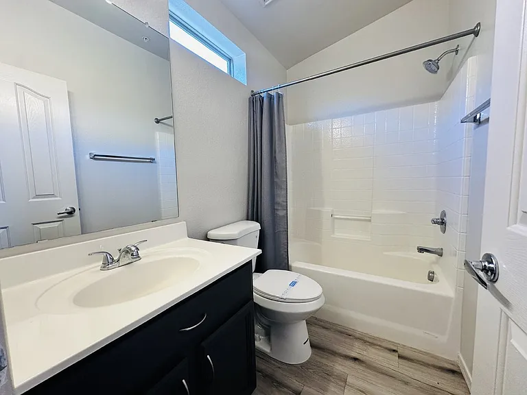 2402 E 5th St — Photo 16